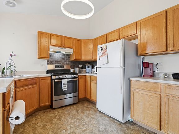 5th image of 124 Andrew Taras Ct #2D