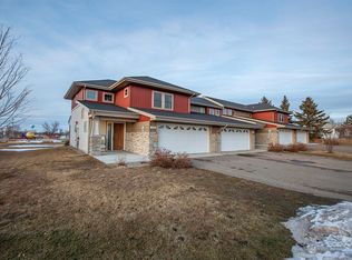 206 6th Ave SW, Crosby, ND 58730