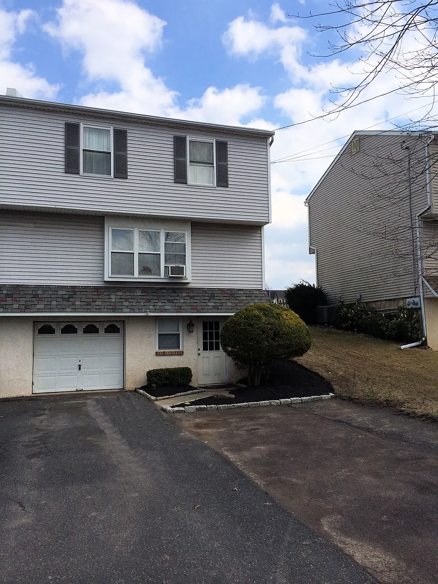 123 Middle Rd #B photo 1