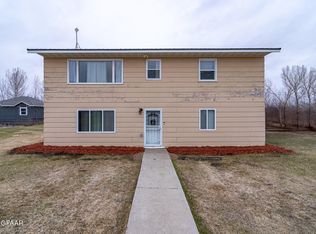 2110 Clemetson St NE, Grand Forks, ND 58203