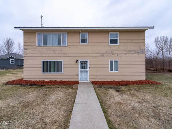 2110 Clemetson St NE, Grand Forks, ND 58203