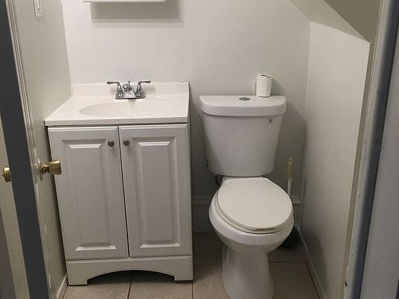 5th image of 708 W Marshall St APT 1