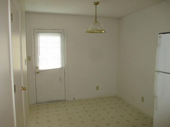 3rd image of 811 Stafford St