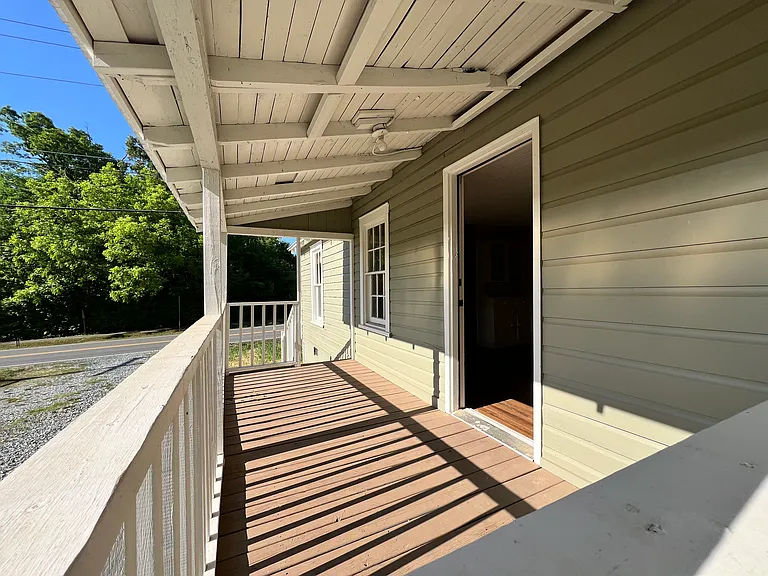 614 W Holt St — Photo 5