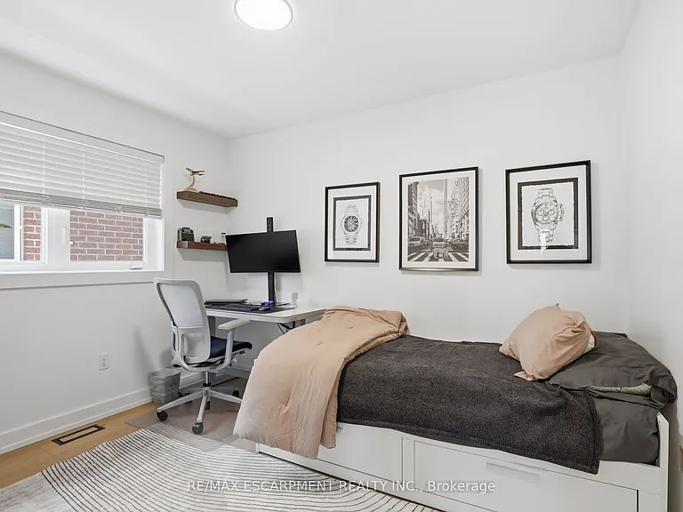 111 Greenstem Cres — Photo 30