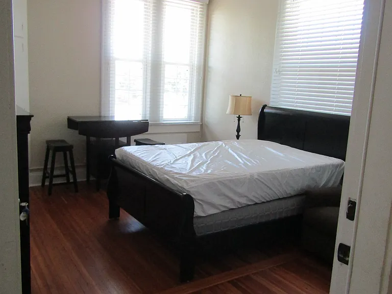 323 N McDuffie St #7 — Photo 7