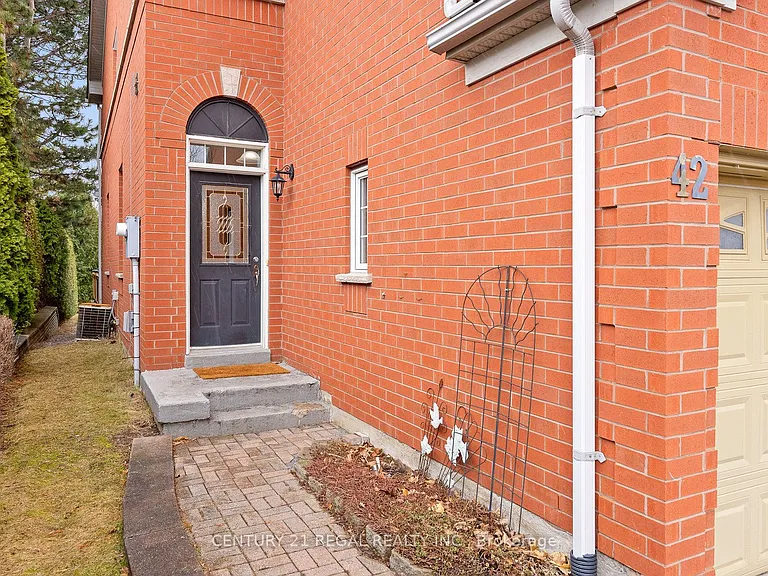 42 Ballymore Dr — Photo 4