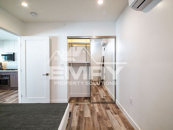 4th image of 18336 Delano St #18334