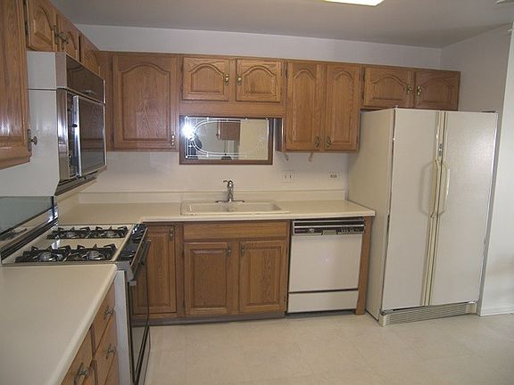 5th image of 451 Town Place Cir APT 204