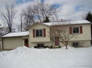 2195 Hickory Hill Ave, Wixom, MI 48393