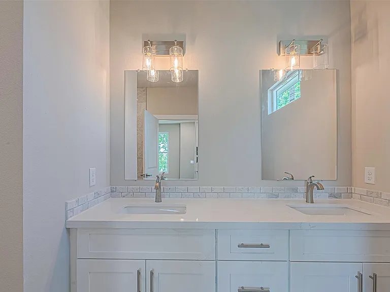2414 Sam Wilson 1 St — Photo 16