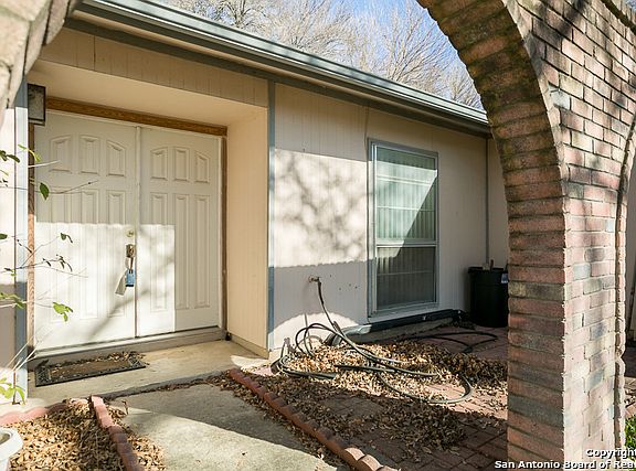 4th image of 15006 Old Creek St