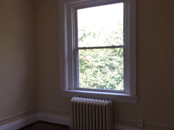 4th image of 2403 Rosewood Ave