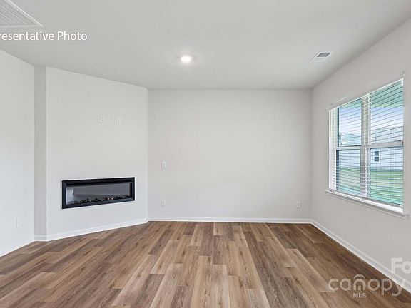 3rd image of 7628 Bainbridge Rd