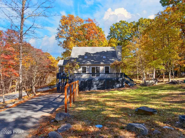 129 Sandstone Dr, Dingmans Ferry, PA 18328