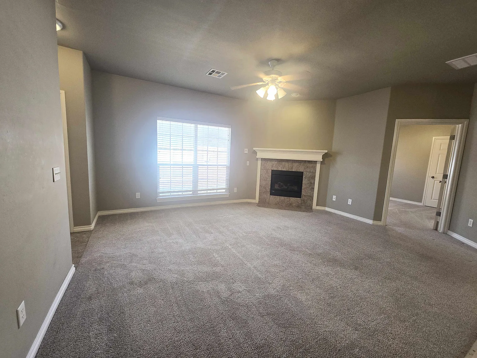 3 bed, 1410 sqft, $1,600 — Photo 3
