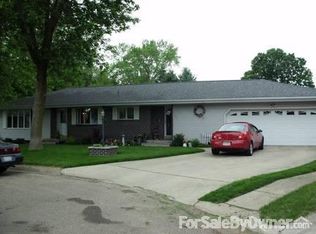 102 Edgebrook Ct, Washburn, IL 61570