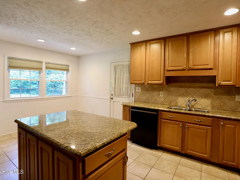 202 Haldane Dr — Photo 13