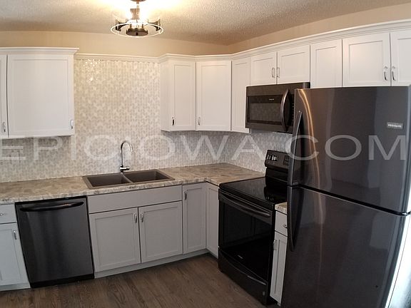5th image of 6524 Laurel Ln NE
