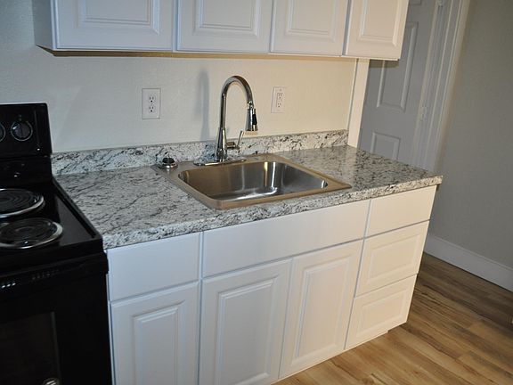 4th image of 604 Highland Ave