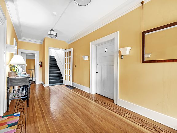 FOYER/ENTRY