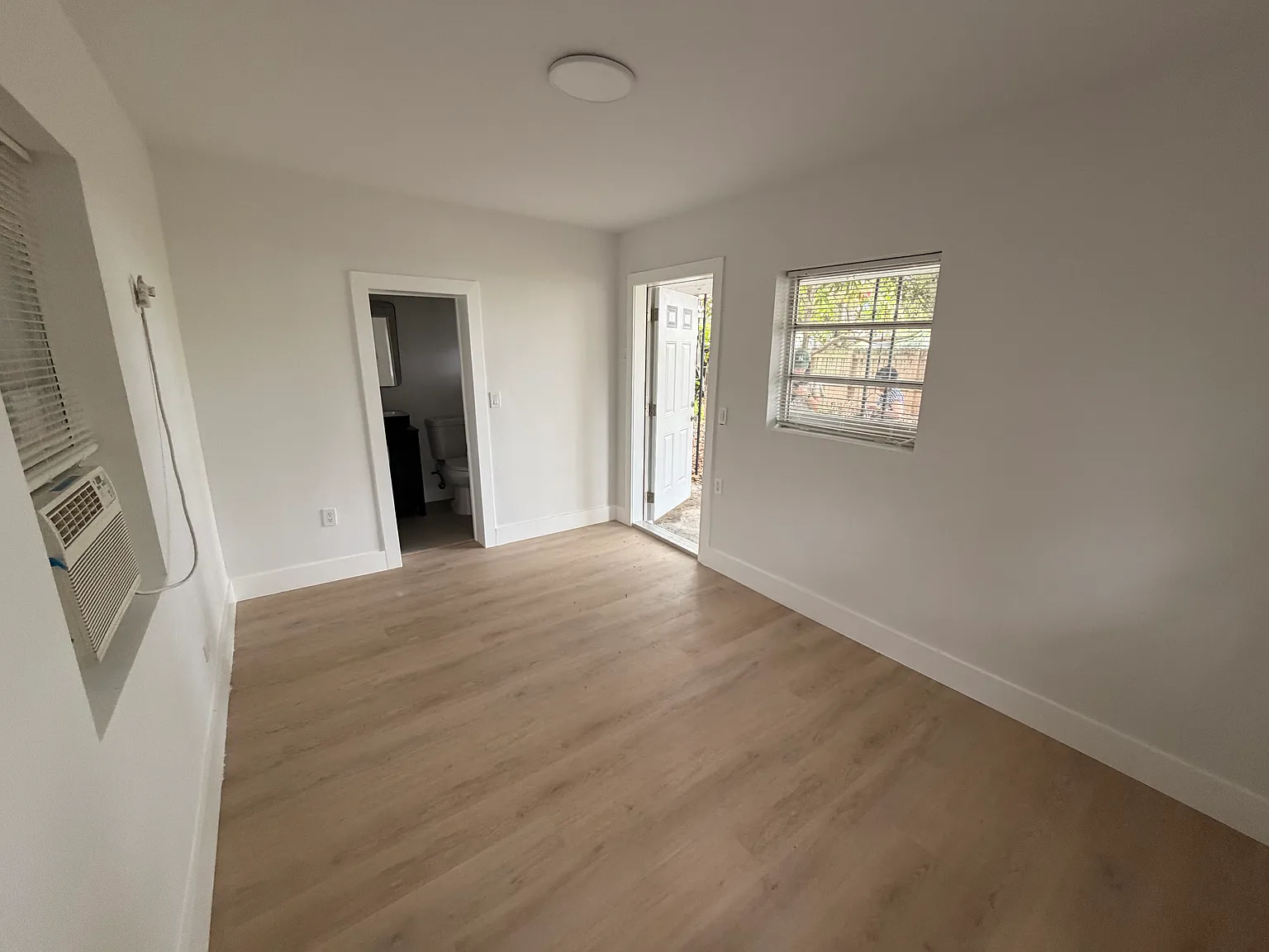 Studio, 450 sqft, $1,350 — Photo 4