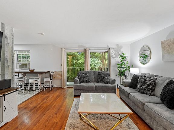 5th image of 40 Edgelawn Ave APT 3