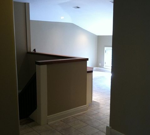 4th image of 410 W Ormsby Ave #19