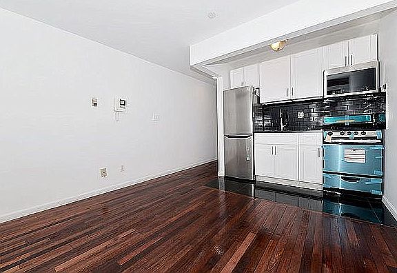 3rd image of 134 Allen St #15A