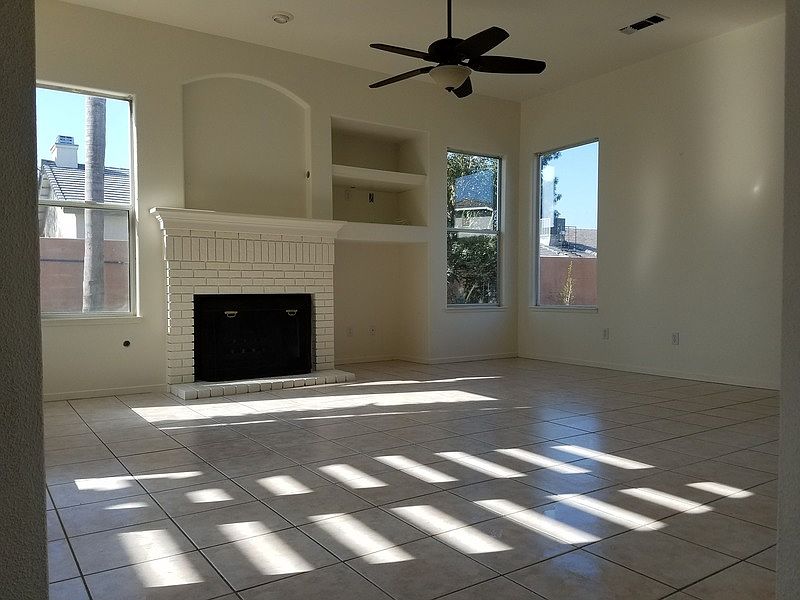 1st image of 810 E Willow Cir