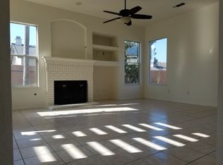 810 E Willow Cir, Hanford, CA 93230