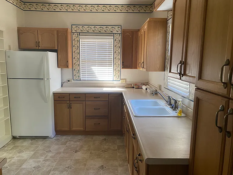 215 Ross Ave — Photo 5
