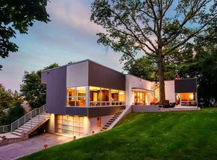 20 Stoneleigh Close, Scarsdale, NY 10583