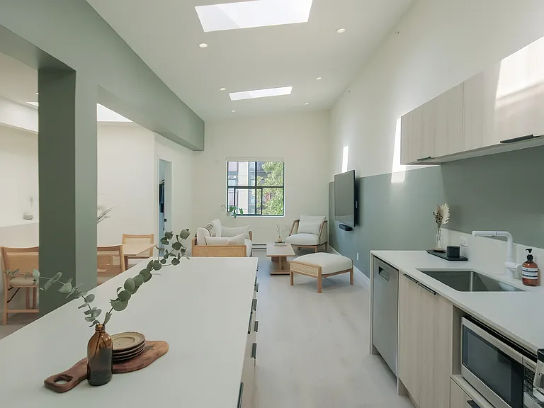 382 Powell St #301 — Photo 5