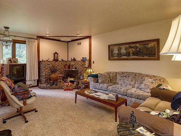 4th image of 747 Wildwood Rd