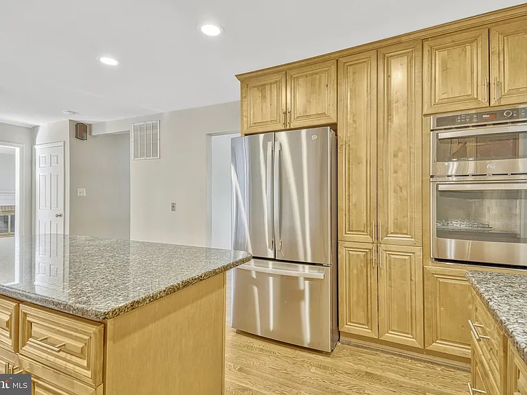 5021 Fleming Dr — Photo 17