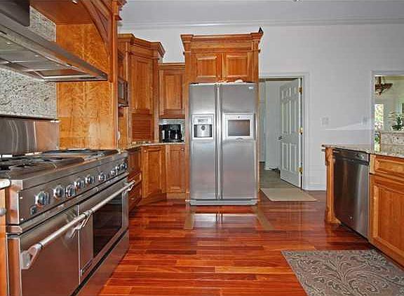 4th image of 1543 N Broadway St