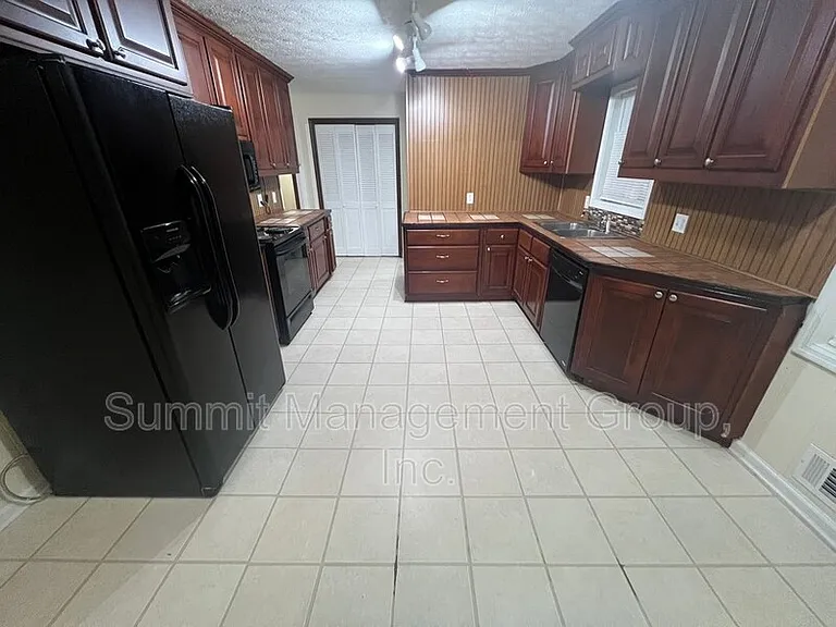 916 Curry Cir SE — Photo 12