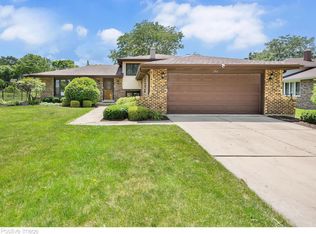 2961 Spring Green Dr, Darien, IL 60561