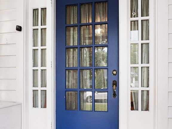 5th image of 1026 E Maywood Ave