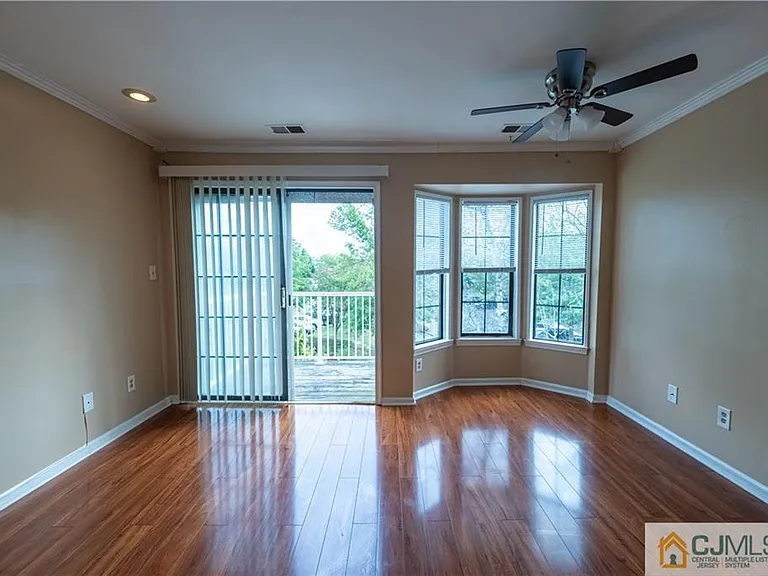 336 Cozzens Ct — Photo 16
