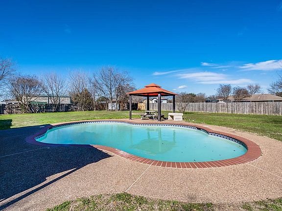 2nd image of 807 Eastridge Cir
