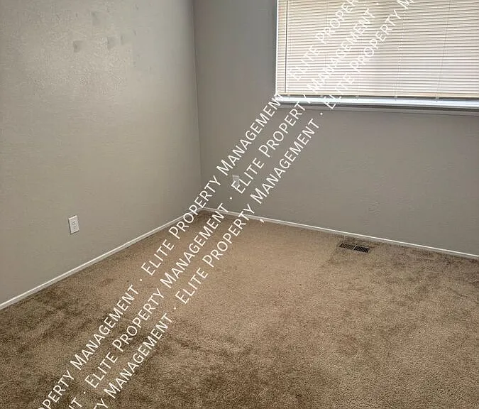 331 E 1000 N #9 — Photo 8
