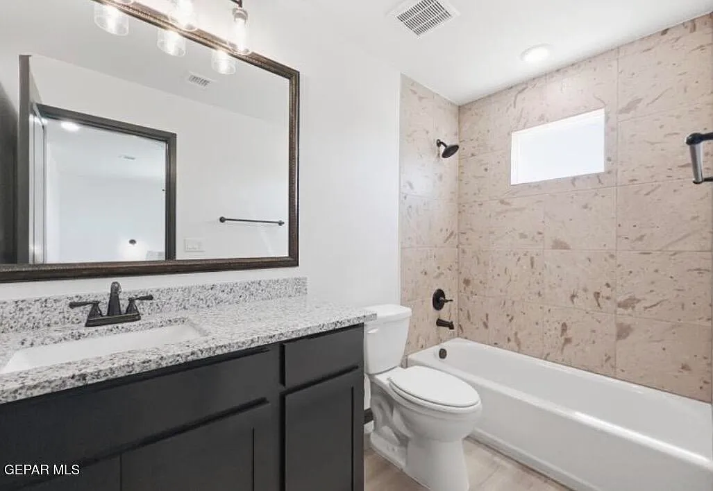 3 bed, 2.0 bath, 5400 sqft, $2,350 — Photo 3