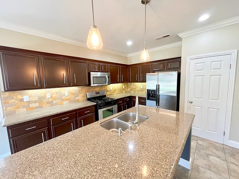 64250 Silver Star Ave — Photo 10