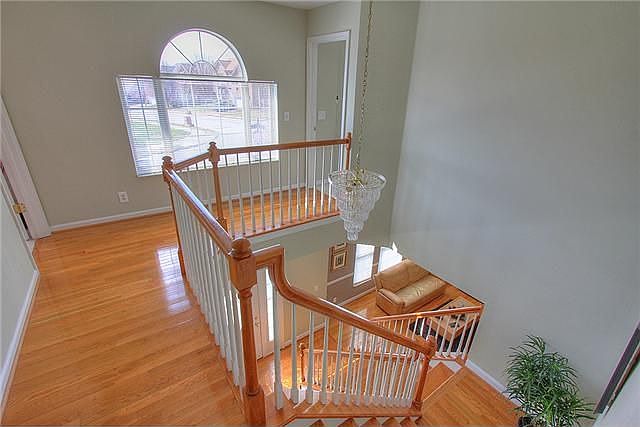 2nd image of 900 Miranda Pl