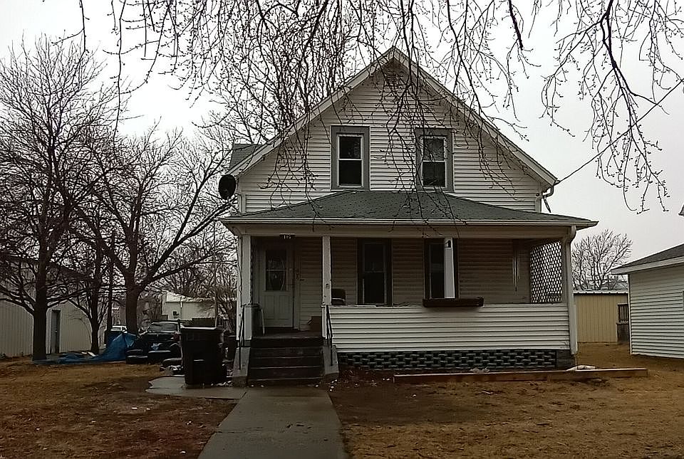 1st image of 105 N 3rd St