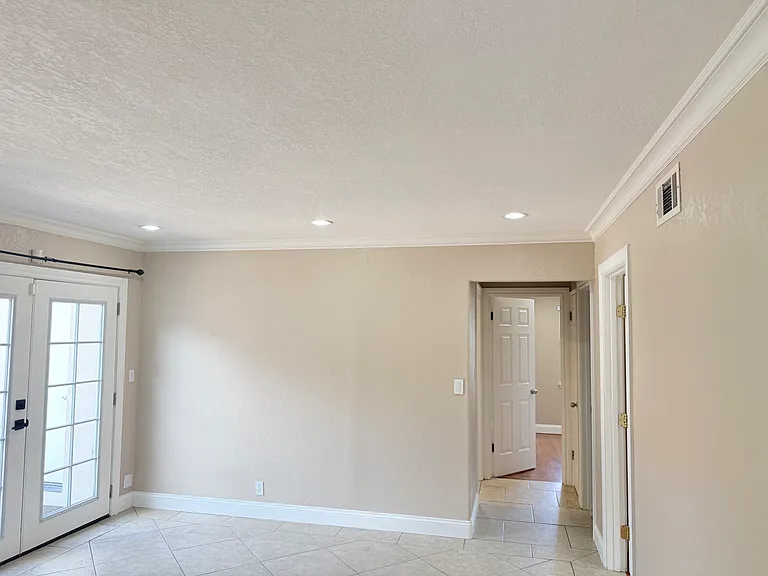 1532 Santa Monica Ave — Photo 17