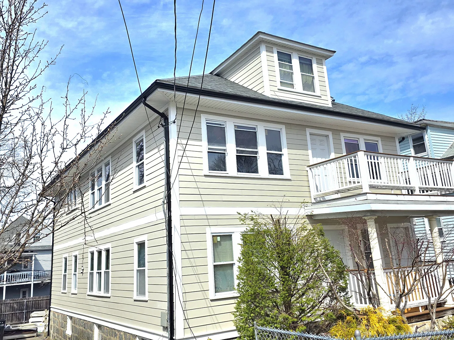 160 Wilmington Ave — Photo 2