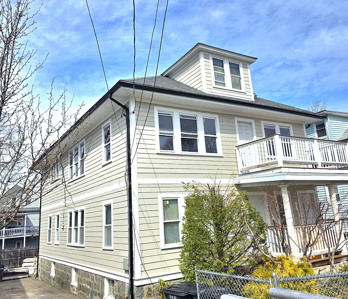 Building Photo - 160 Wilmington Ave #2